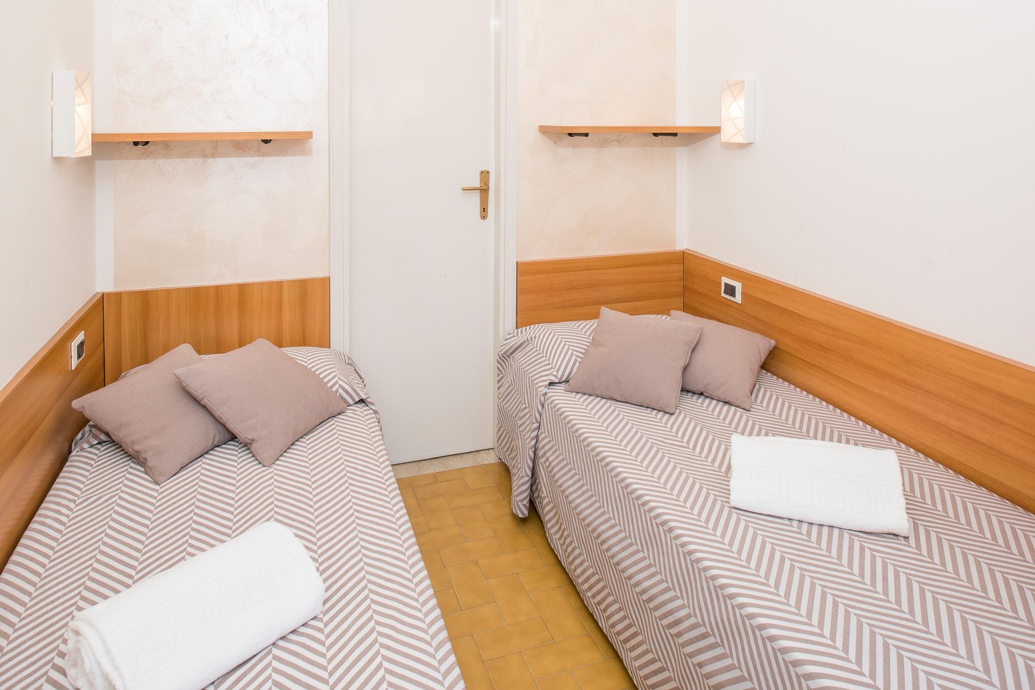 Hotel Taormina Bardolino Bagian luar foto