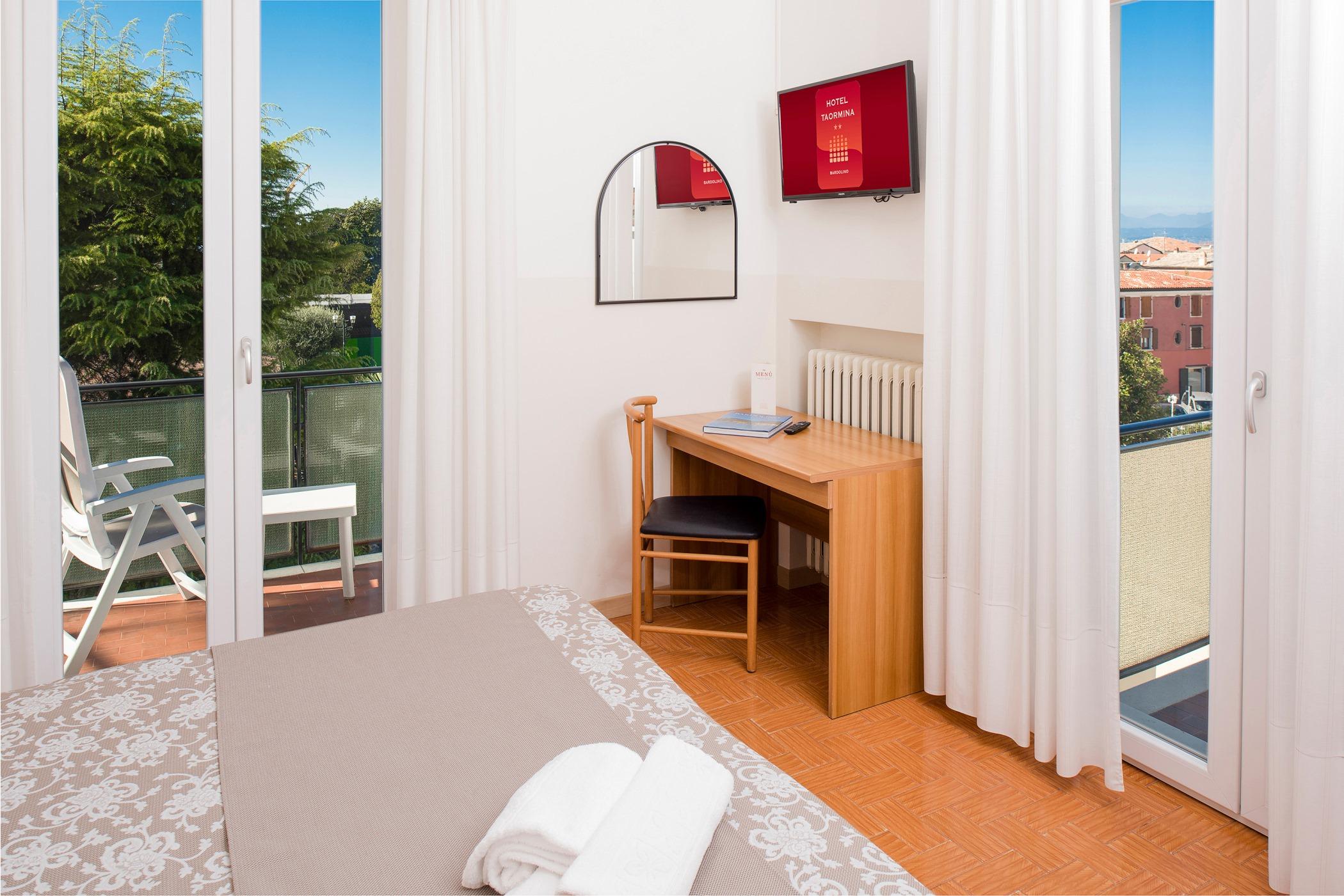 Hotel Taormina Bardolino Bagian luar foto
