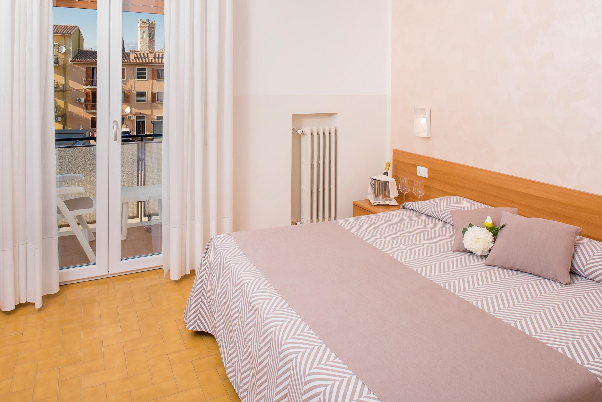 Hotel Taormina Bardolino Bagian luar foto
