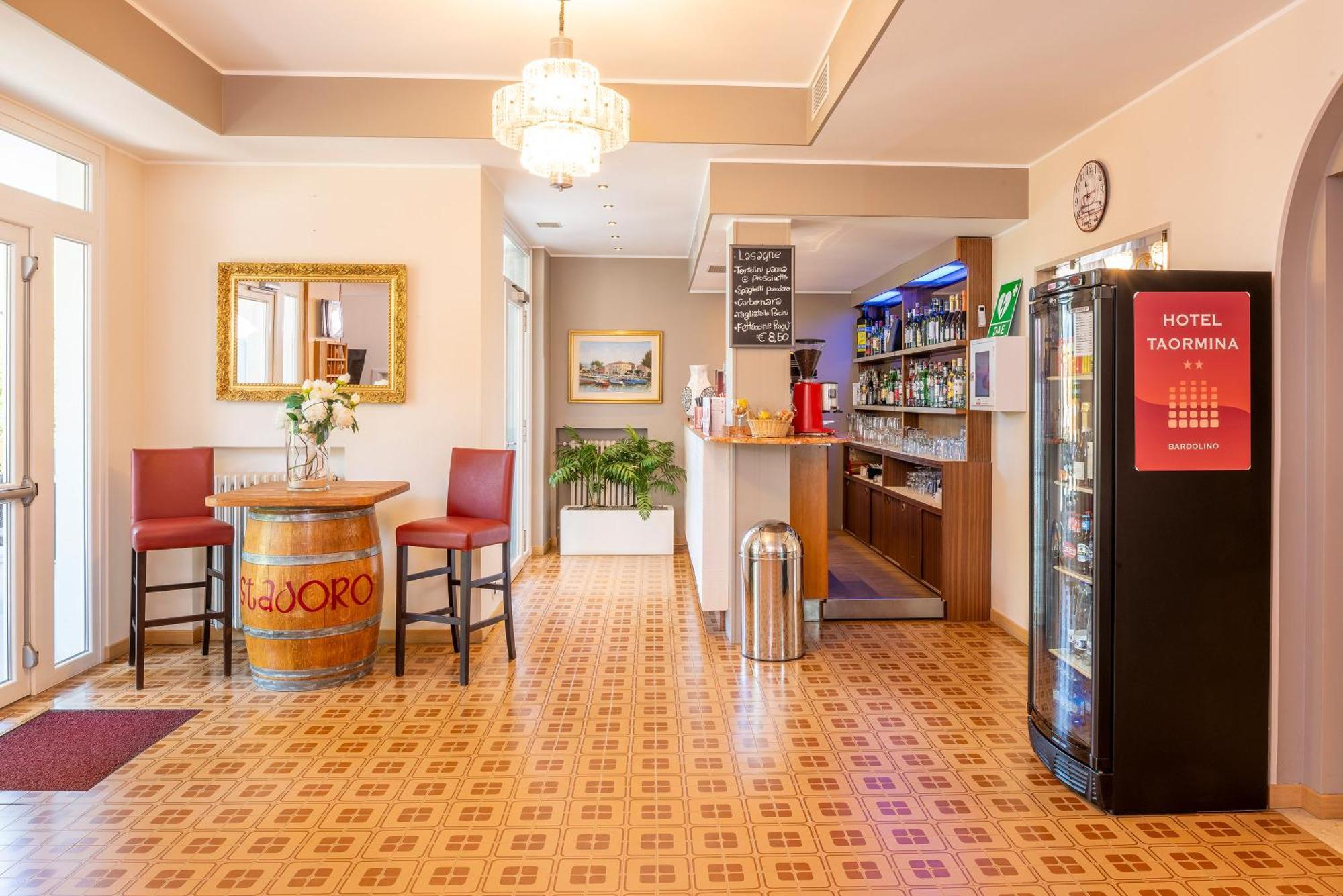 Hotel Taormina Bardolino Bagian luar foto