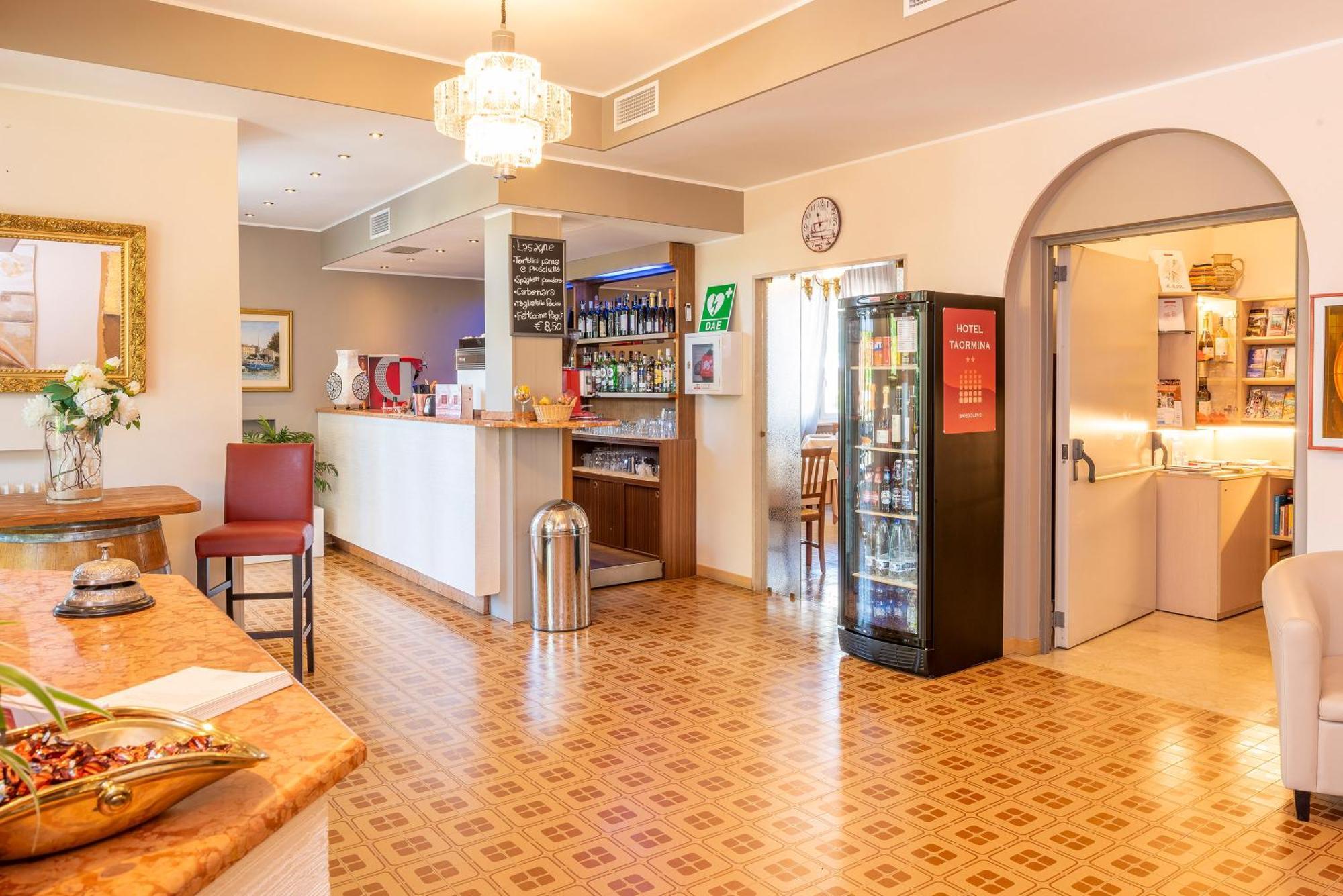 Hotel Taormina Bardolino Bagian luar foto