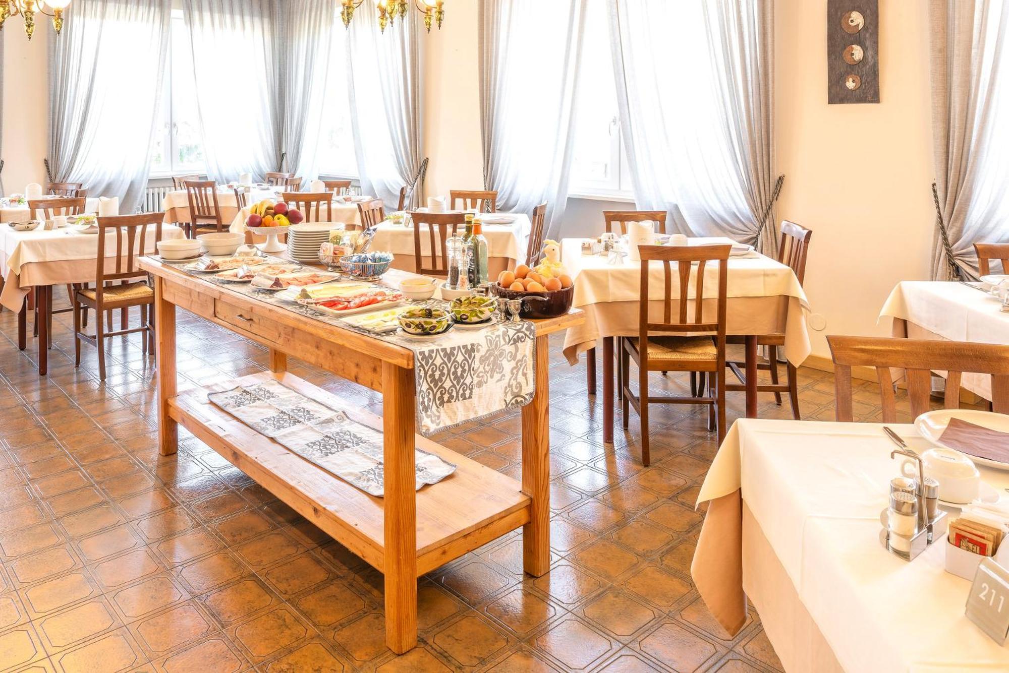 Hotel Taormina Bardolino Bagian luar foto
