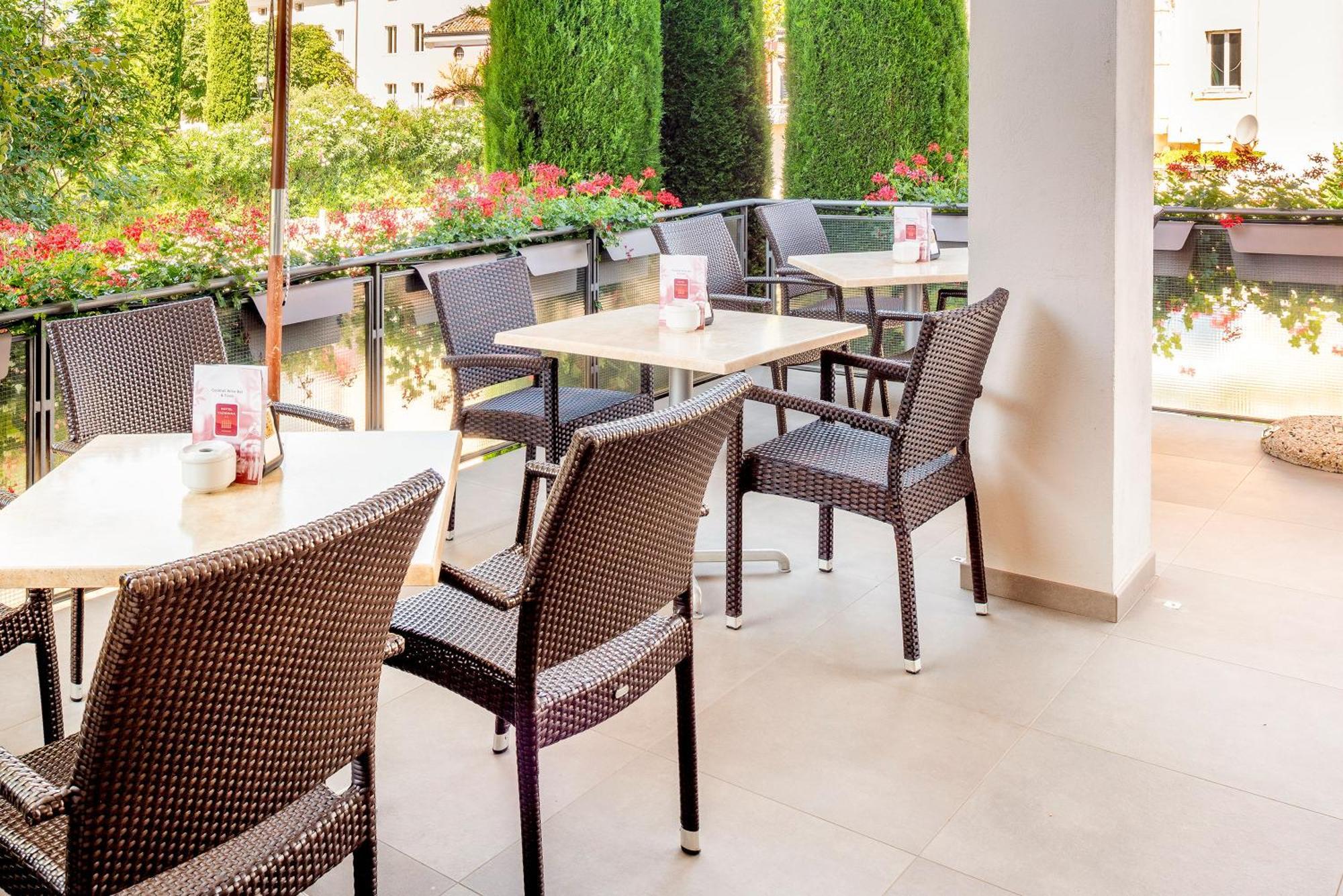 Hotel Taormina Bardolino Bagian luar foto