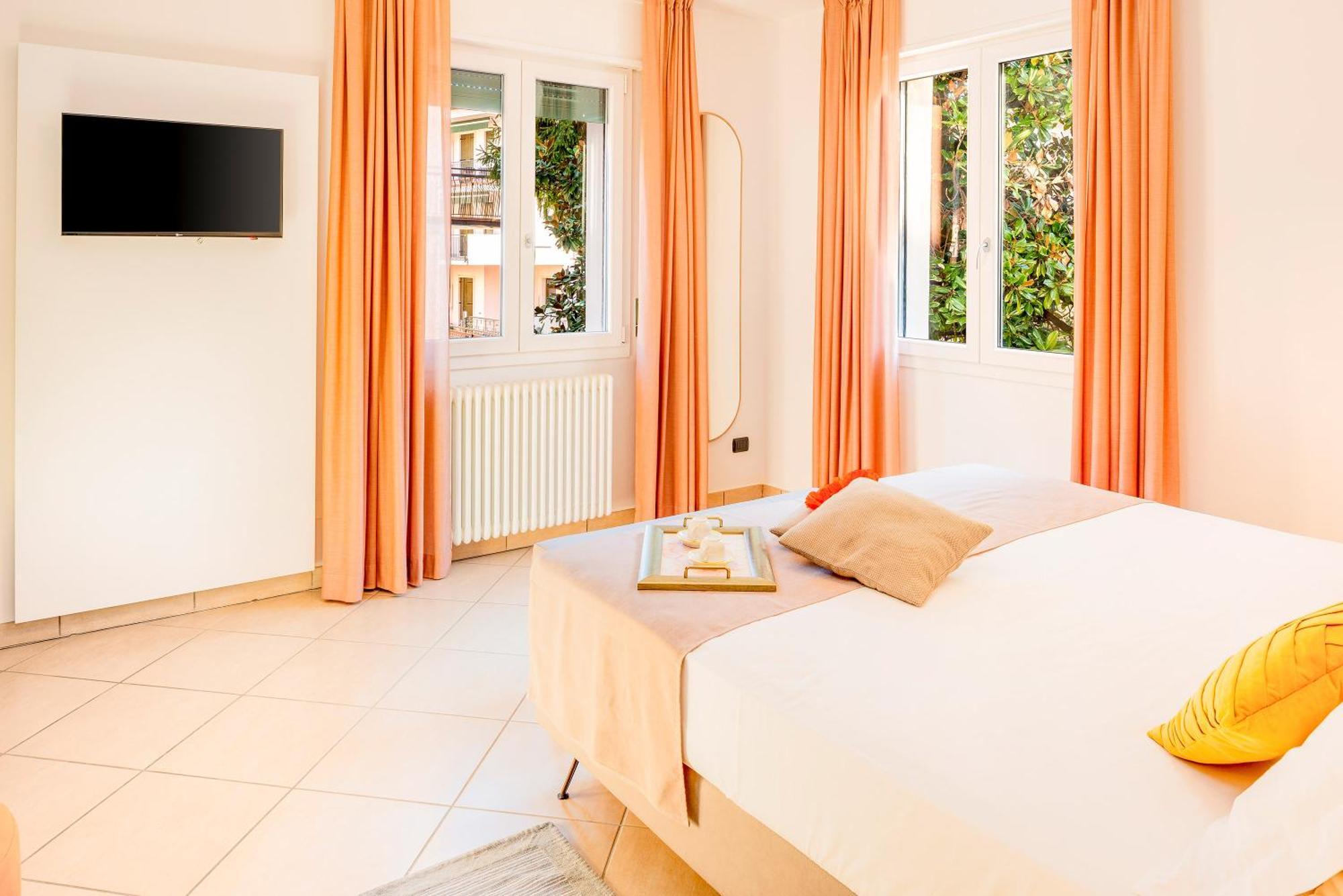 Hotel Taormina Bardolino Bagian luar foto