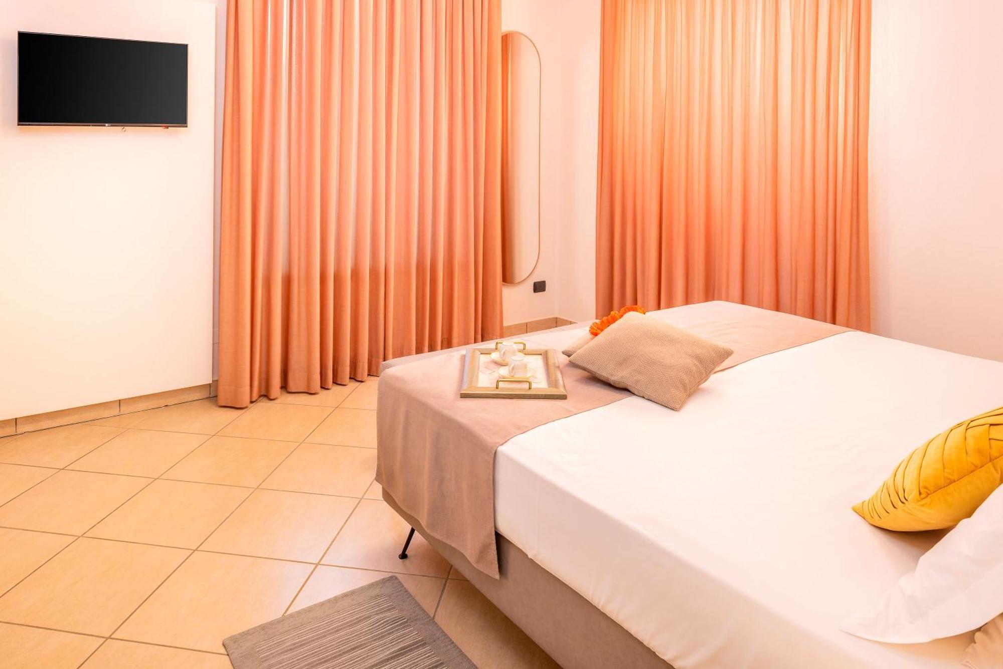 Hotel Taormina Bardolino Bagian luar foto