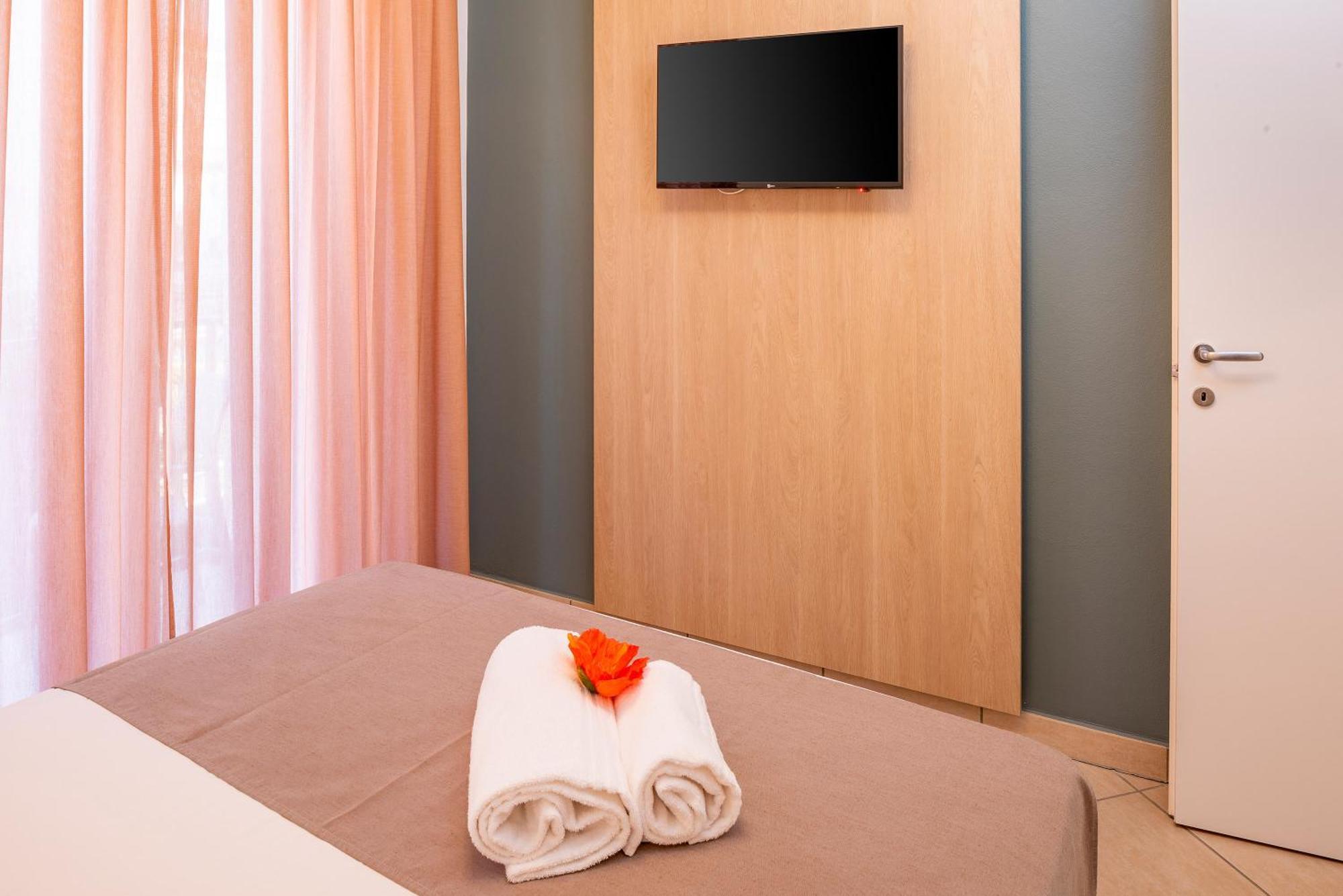 Hotel Taormina Bardolino Bagian luar foto