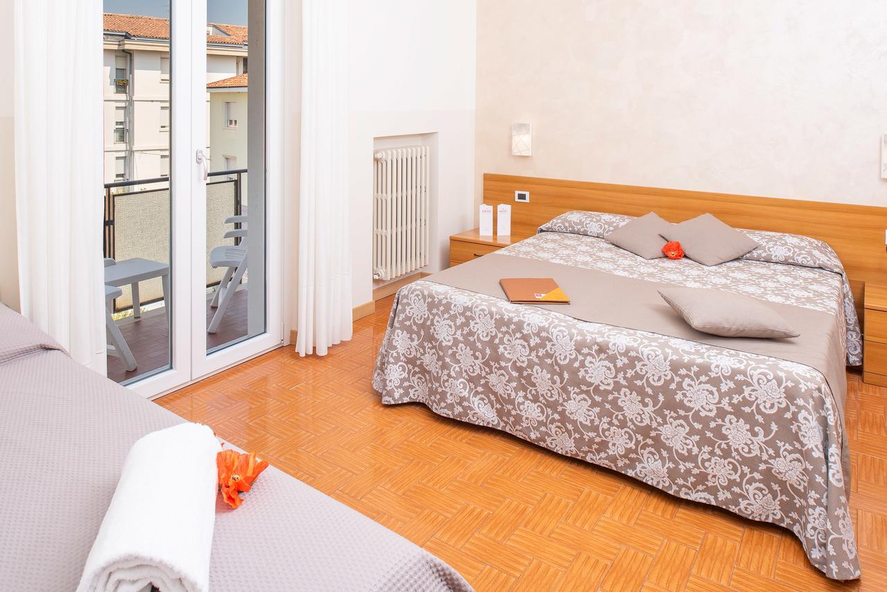 Hotel Taormina Bardolino Bagian luar foto