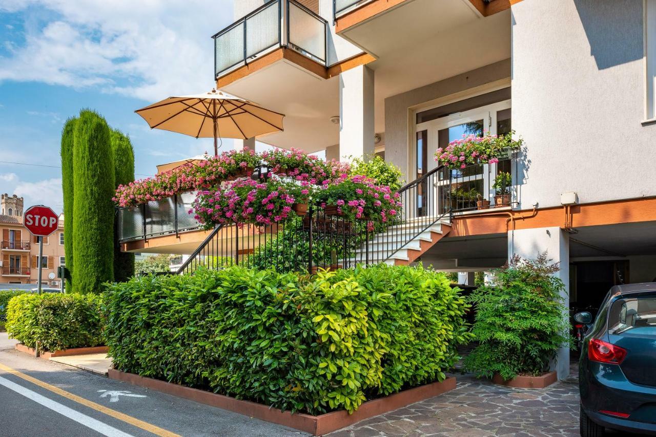Hotel Taormina Bardolino Bagian luar foto