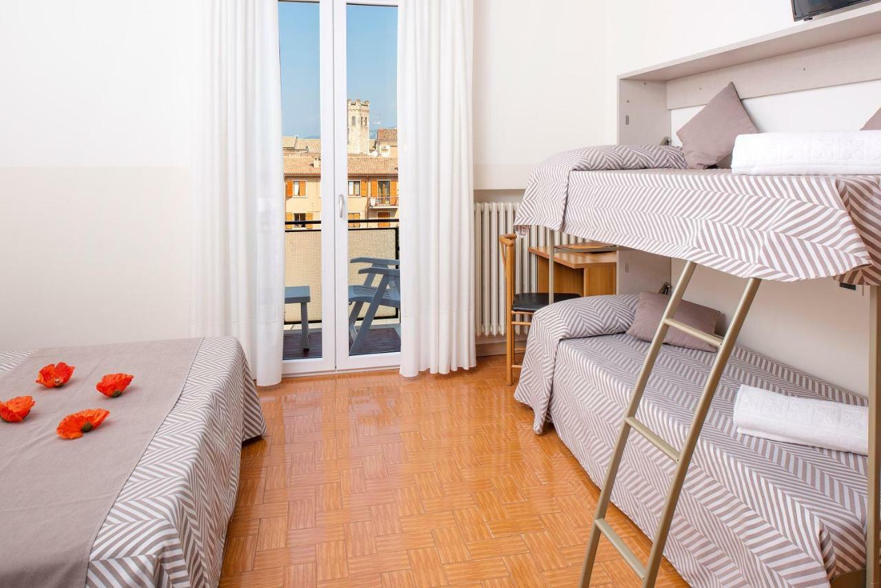 Hotel Taormina Bardolino Bagian luar foto