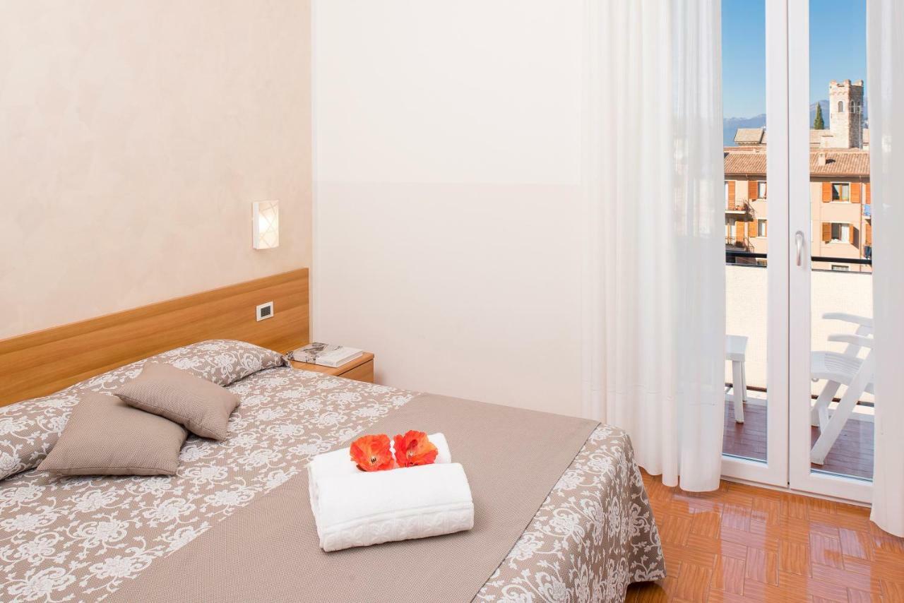 Hotel Taormina Bardolino Bagian luar foto