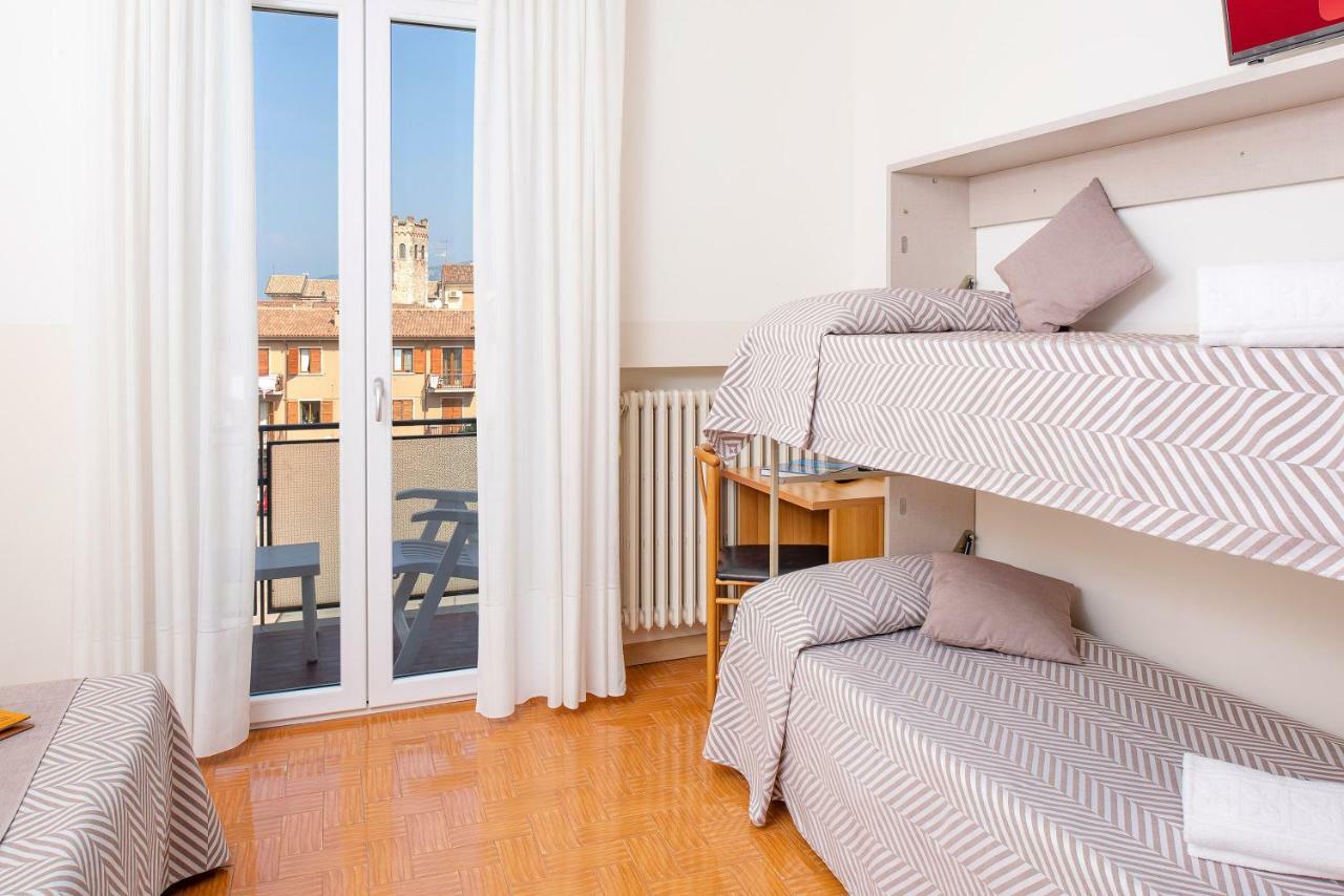 Hotel Taormina Bardolino Bagian luar foto